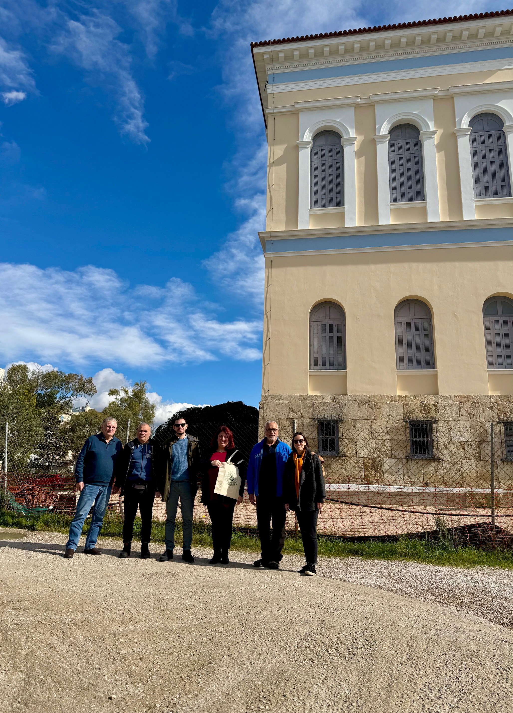 Προσφορά ελαιόλαδου στο Χατζηκυριάκειο Ίδρυμα